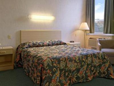 фото отеля Super 8 Plattsburgh