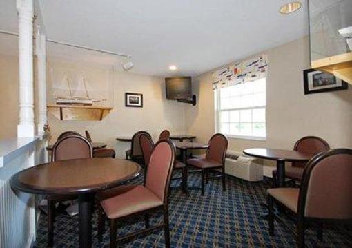 фото отеля Comfort Inn Beacon Marina