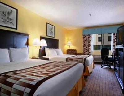 фото отеля Baymont Inn & Suites Waterloo