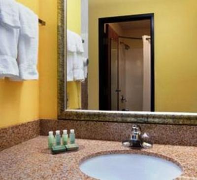 фото отеля Baymont Inn & Suites Waterloo