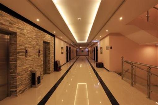 фото отеля Wonder Plaza Suites