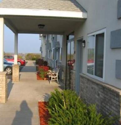 фото отеля Red Carpet Inn and Suites Canandaigua
