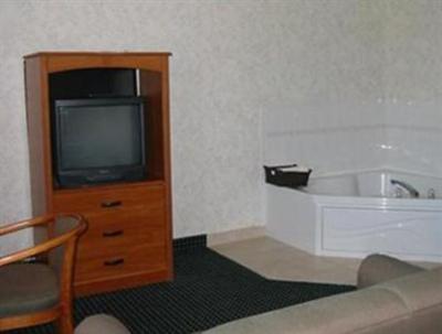 фото отеля Red Carpet Inn and Suites Canandaigua