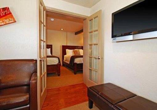 фото отеля Rodeway Inn & Suites Downtowner-Rte 66