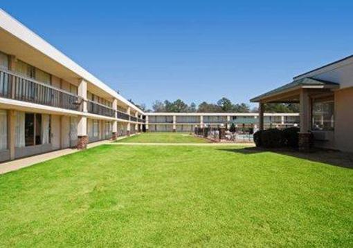 фото отеля Quality Inn Phenix City