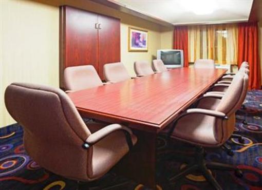 фото отеля Holiday Inn Express Minneapolis Golden Valley