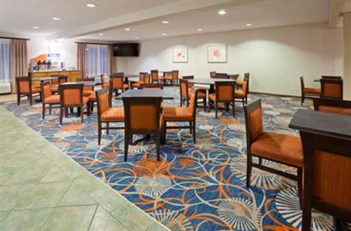 фото отеля Holiday Inn Express Onalaska