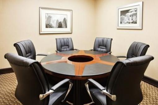 фото отеля Holiday Inn Express Hotel & Suites Matthews East
