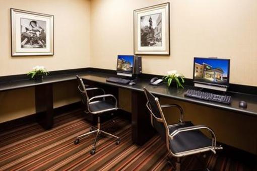 фото отеля Holiday Inn Express Hotel & Suites Matthews East