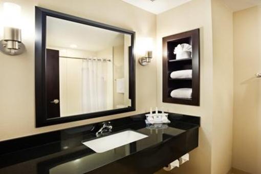 фото отеля Holiday Inn Express Hotel & Suites Matthews East