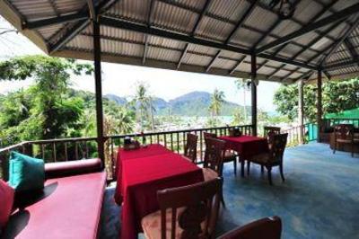 фото отеля Phitharom Phi Phi Resort