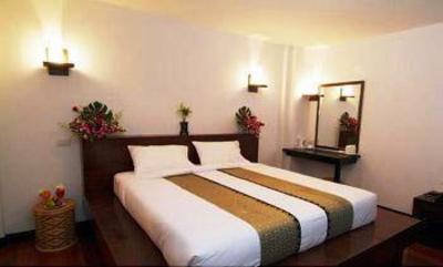фото отеля Phitharom Phi Phi Resort