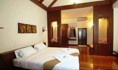 фото отеля Phitharom Phi Phi Resort