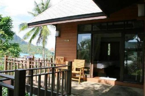 фото отеля Phitharom Phi Phi Resort