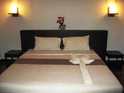 фото отеля Phitharom Phi Phi Resort