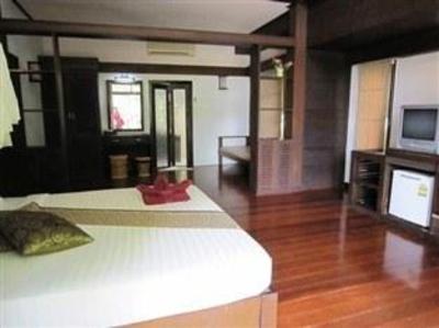 фото отеля Phitharom Phi Phi Resort