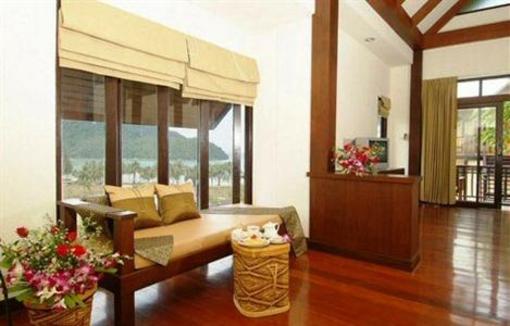 фото отеля Phitharom Phi Phi Resort