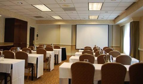фото отеля DoubleTree by Hilton Hotel Charlotte - Gateway Village