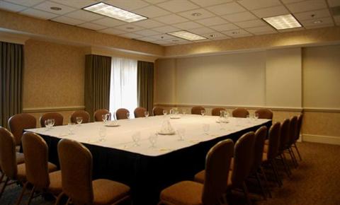 фото отеля DoubleTree by Hilton Hotel Charlotte - Gateway Village