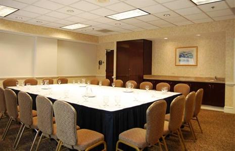 фото отеля DoubleTree by Hilton Hotel Charlotte - Gateway Village