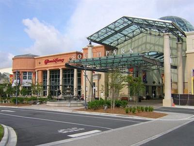 фото отеля DoubleTree by Hilton Hotel Charlotte - Gateway Village