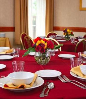 фото отеля Courtyard by Marriott Fresno Airport