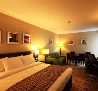 фото отеля Courtyard by Marriott London Gatwick Airport Hotel
