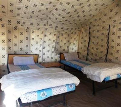 фото отеля Raincoat Camp