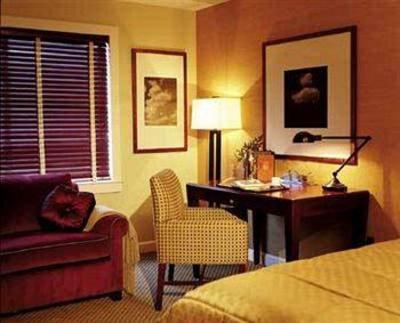 фото отеля Moorpark Hotel