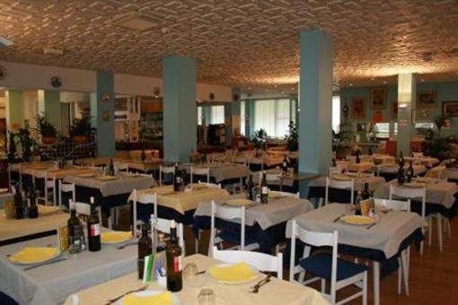 фото отеля Hotel Raffaello Cesenatico
