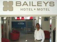 Baileys Hotel Motel