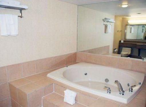 фото отеля Quality Inn & Suites Westampton-Mount Holly