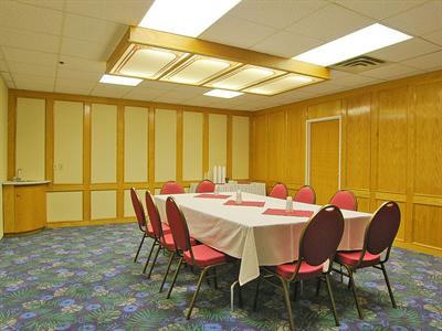 фото отеля Tropical Inn - North Battleford