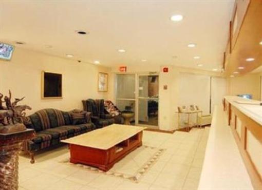 фото отеля Quality Inn & Suites Alexandria (Virginia)