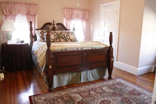 фото отеля Coolidge Corner Guest House Bed & Bagel