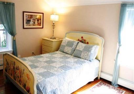 фото отеля Coolidge Corner Guest House Bed & Bagel