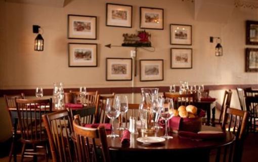 фото отеля The Golden Lamb Inn