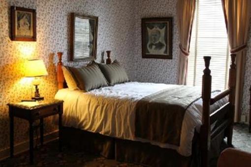 фото отеля The Golden Lamb Inn