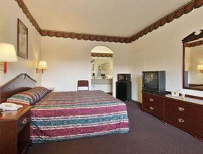 фото отеля Super 8 Houston / Brookhollow / NW
