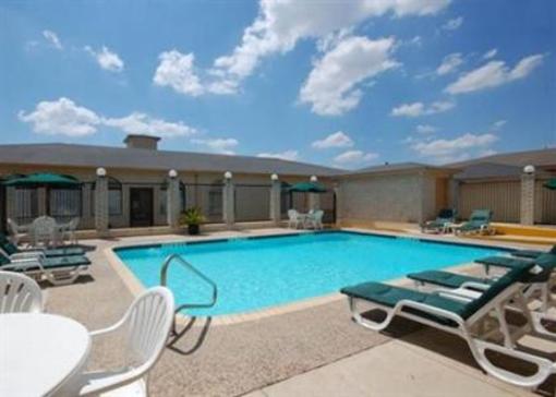 фото отеля Super 8 San Antonio at I-10
