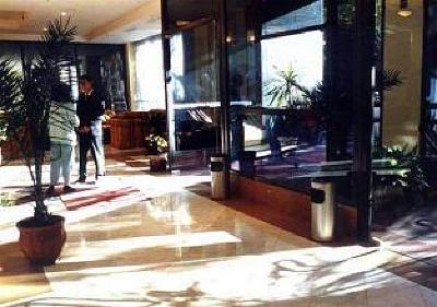 фото отеля Ani Plaza Hotel