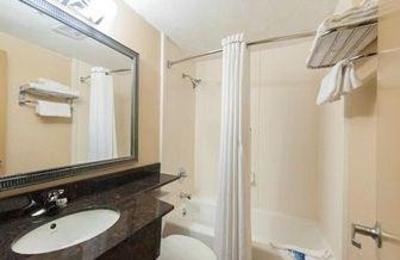 фото отеля Queensboro Hotel