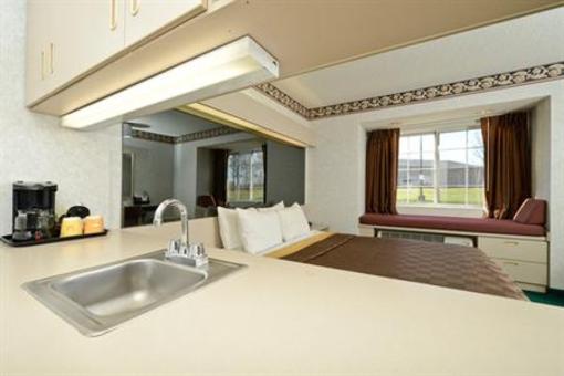 фото отеля Americas Best Value Inn & Suites Sunbury