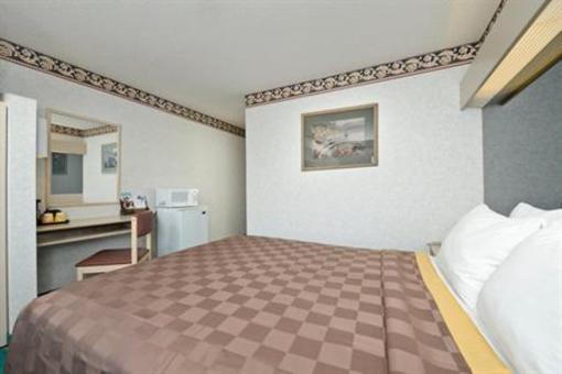 фото отеля Americas Best Value Inn & Suites Sunbury