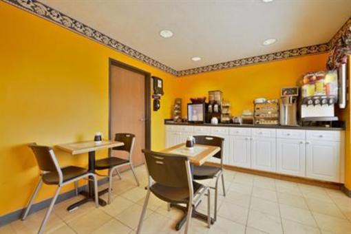 фото отеля Americas Best Value Inn & Suites Sunbury