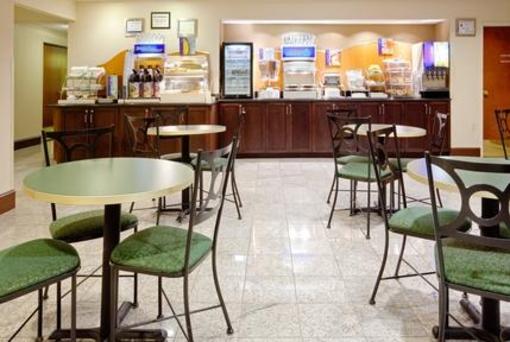 фото отеля Holiday Inn Express Dunn