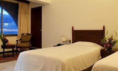фото отеля Paradise Isle Beach Resort