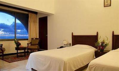 фото отеля Paradise Isle Beach Resort