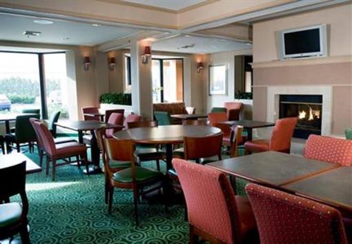 фото отеля Courtyard by Marriott Grand Rapids Airport
