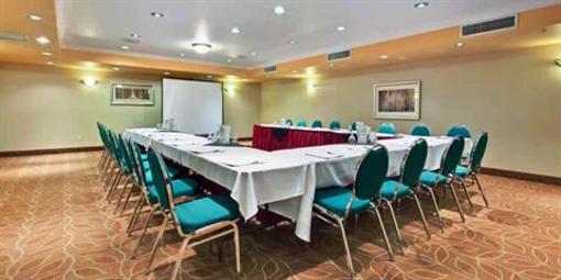 фото отеля Holiday Inn Canmore